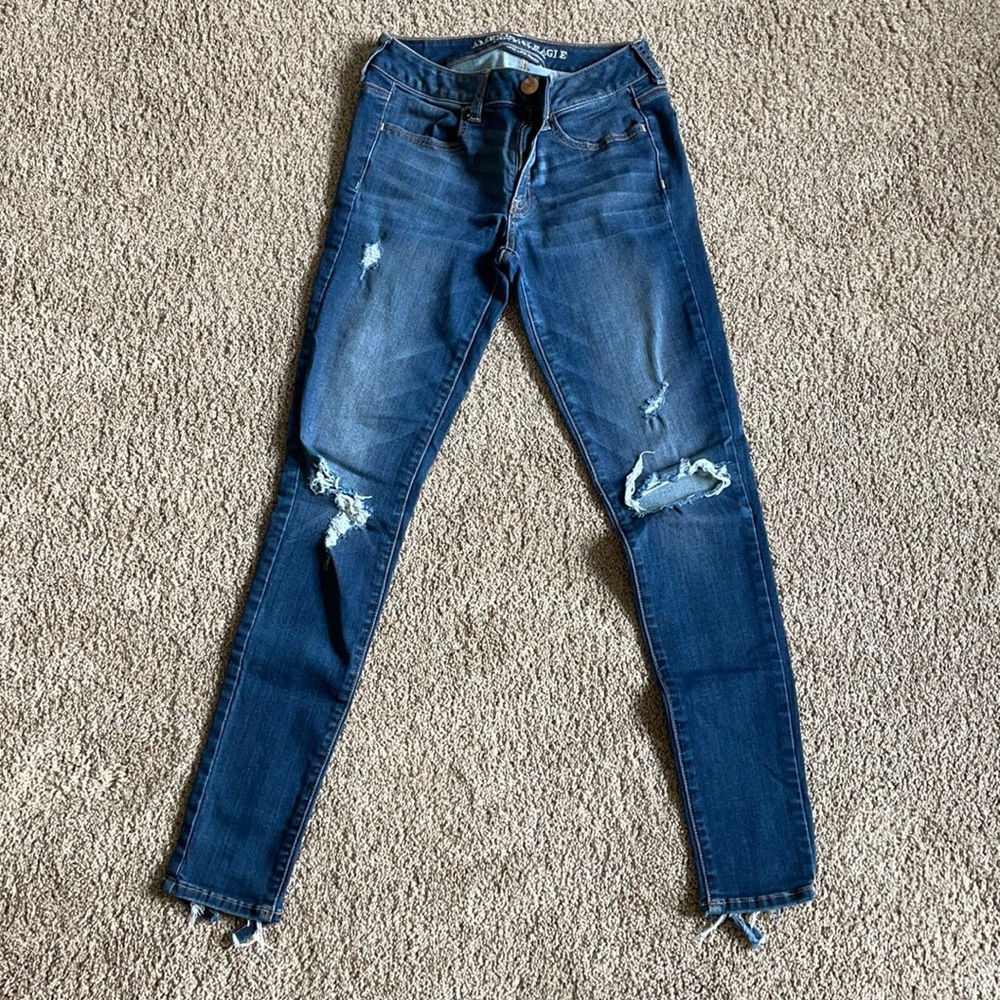 Women’s distressed jeans